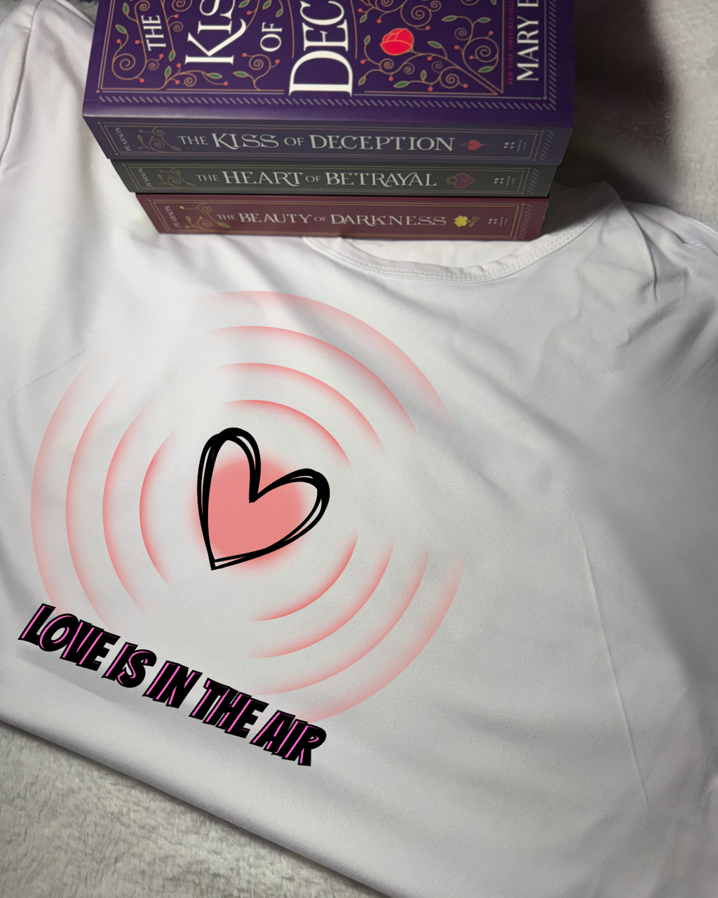 Women Short Sleeve - T Shirt - Original - Love is in the air